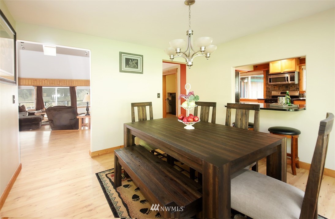 7656 Bailey Road Clinton, WA 98236 - Photo 9 of 40 Gallery Image 9