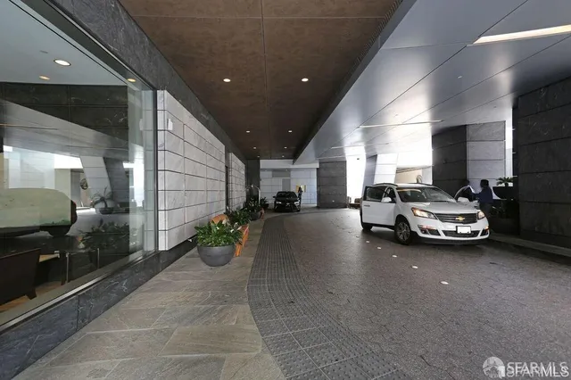 $9,250 | 301 Mission Street, Unit 30A, San Francisco, CA 94105