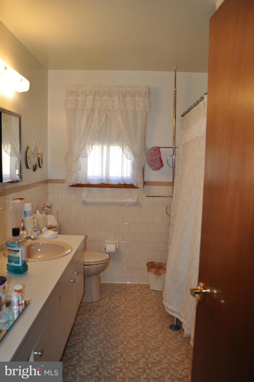 4324 East Joppa Road Baltimore, MD 21236 - Photo 9 of 13 Bath