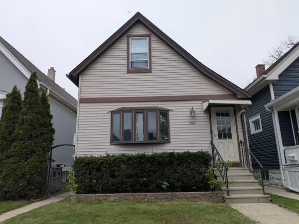 $250,000 | 2621 South 30th Street, Milwaukee, WI 53215