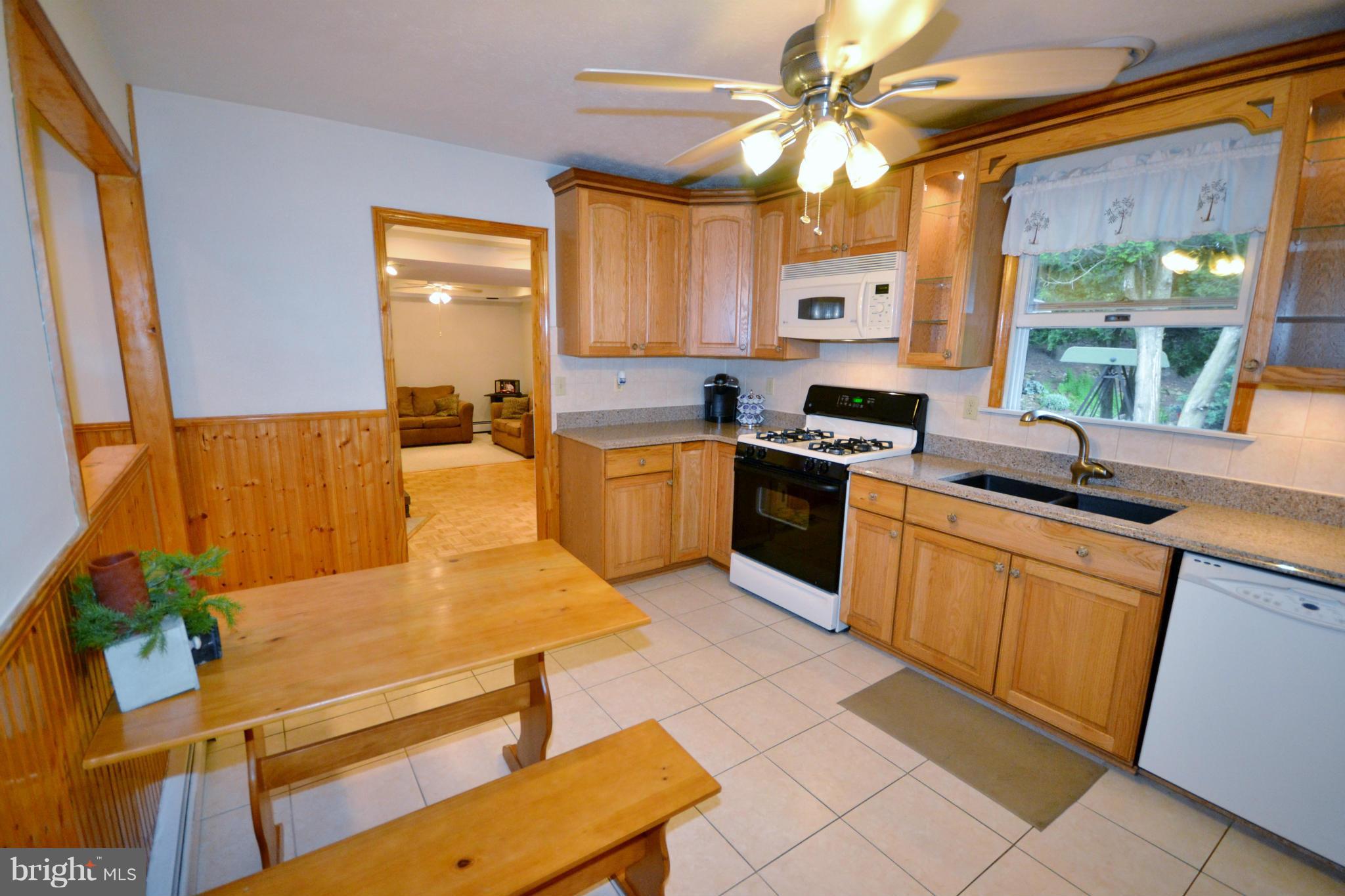 2714 Bachman Road Manchester, MD 21102 - Photo 12 of 30 Beautifully upgraded Eat-in country kitchen.