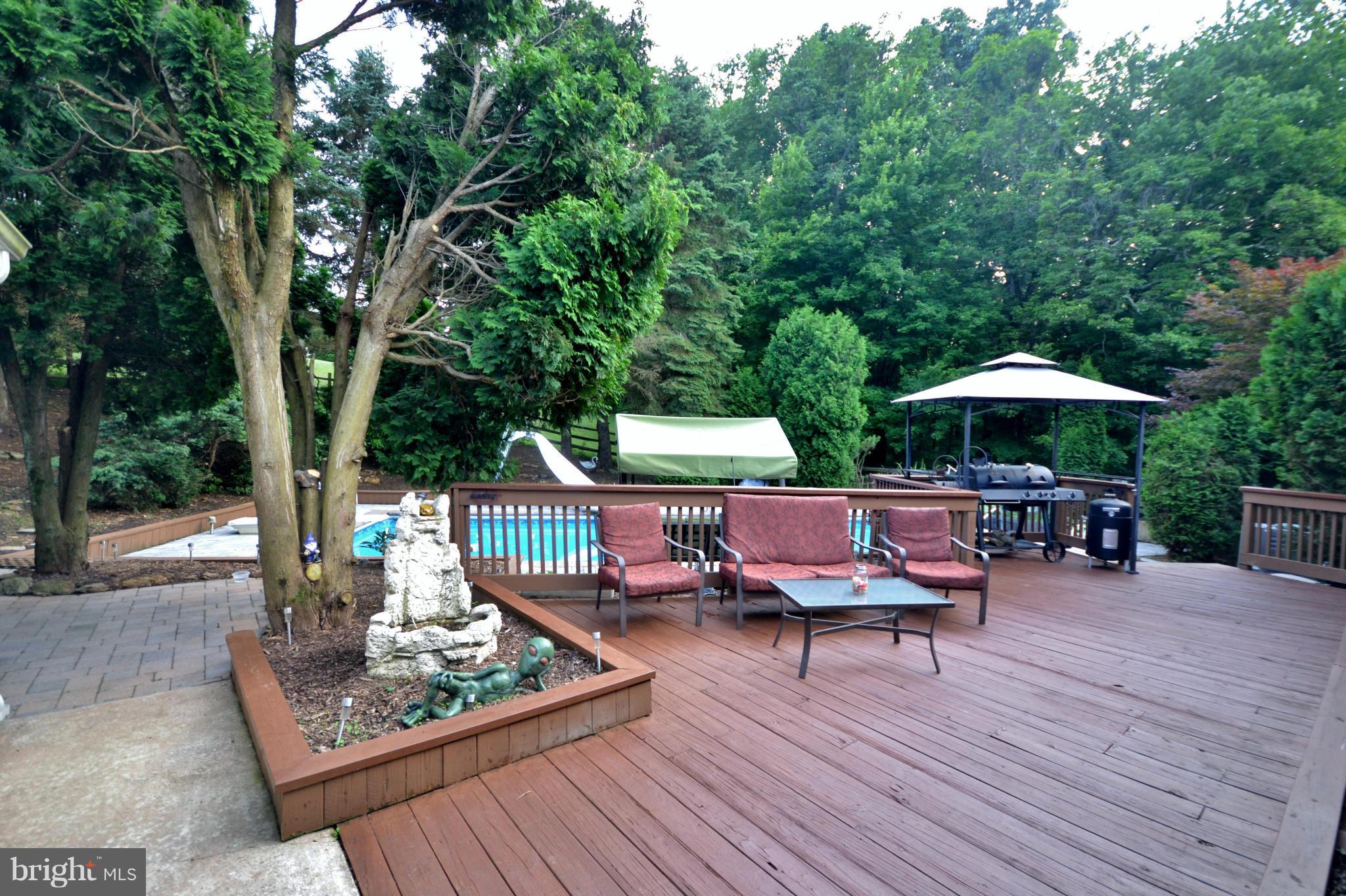 2714 Bachman Road Manchester, MD 21102 - Photo 6 of 30 Deck large enough for a crowd!