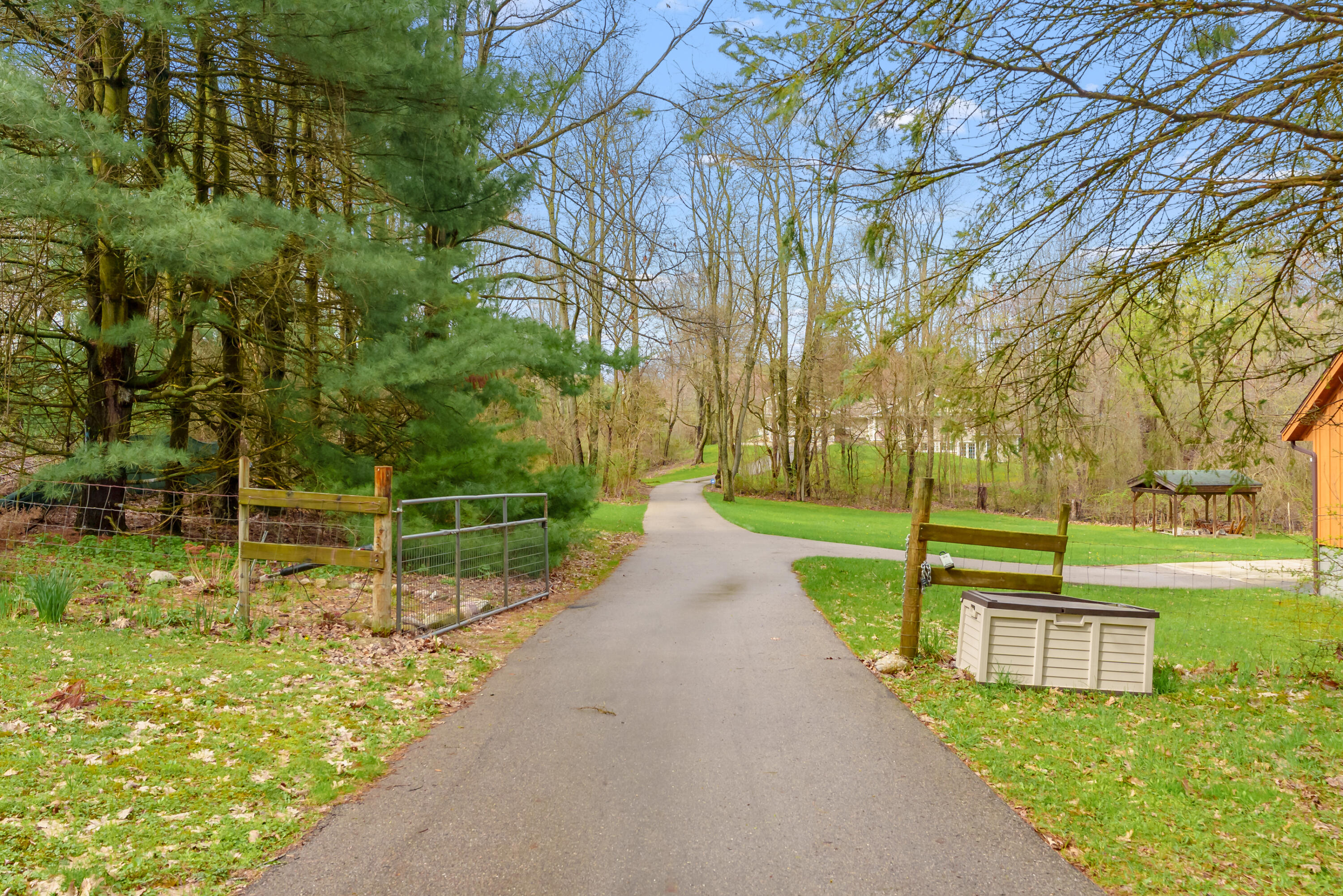 9622 West R Avenue Mattawan, MI 49071 - Photo 62 of 74 Driveway