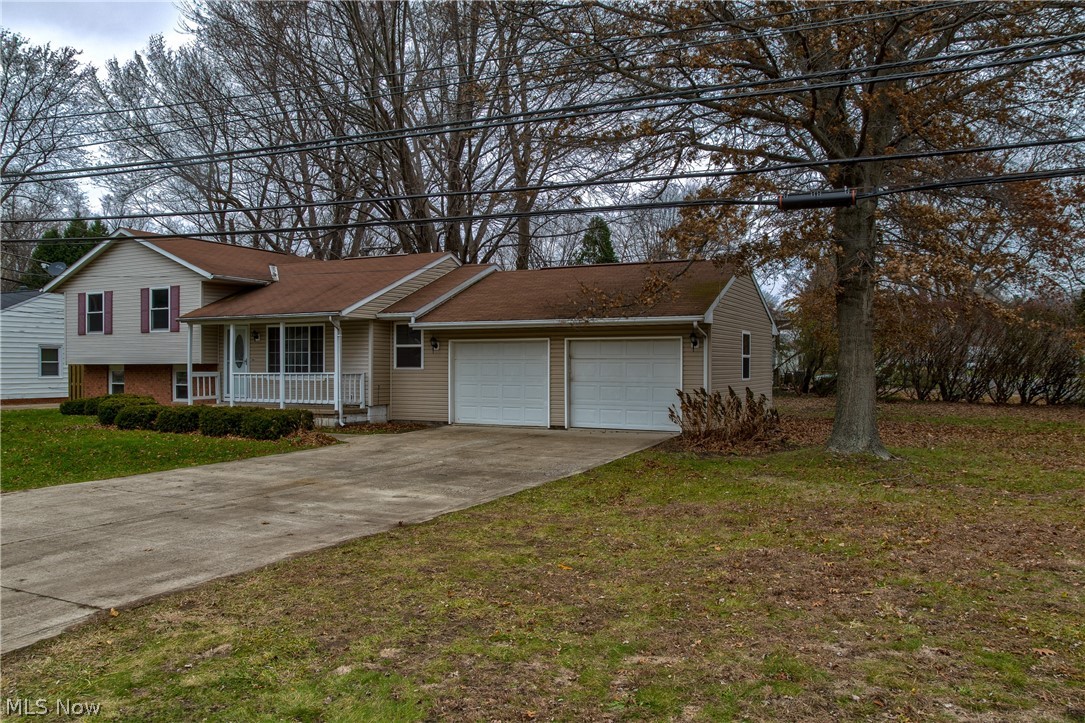 5997 Chapel Road Madison, OH 44057 - Photo 2 of 30 Front view with right side yard
