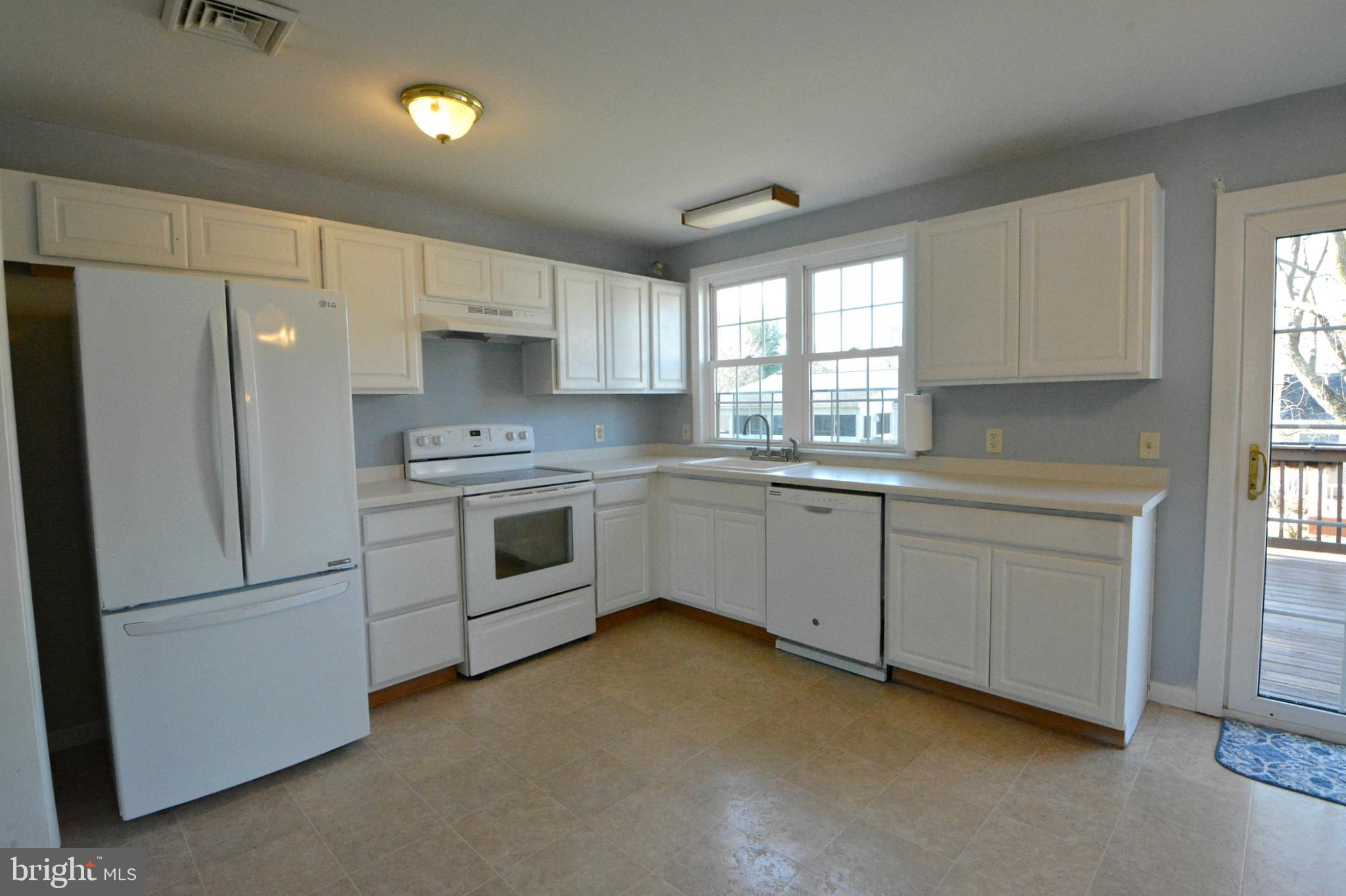 120 Pulte Road Lancaster, PA 17601 - Photo 4 of 25 Kitchen view 1