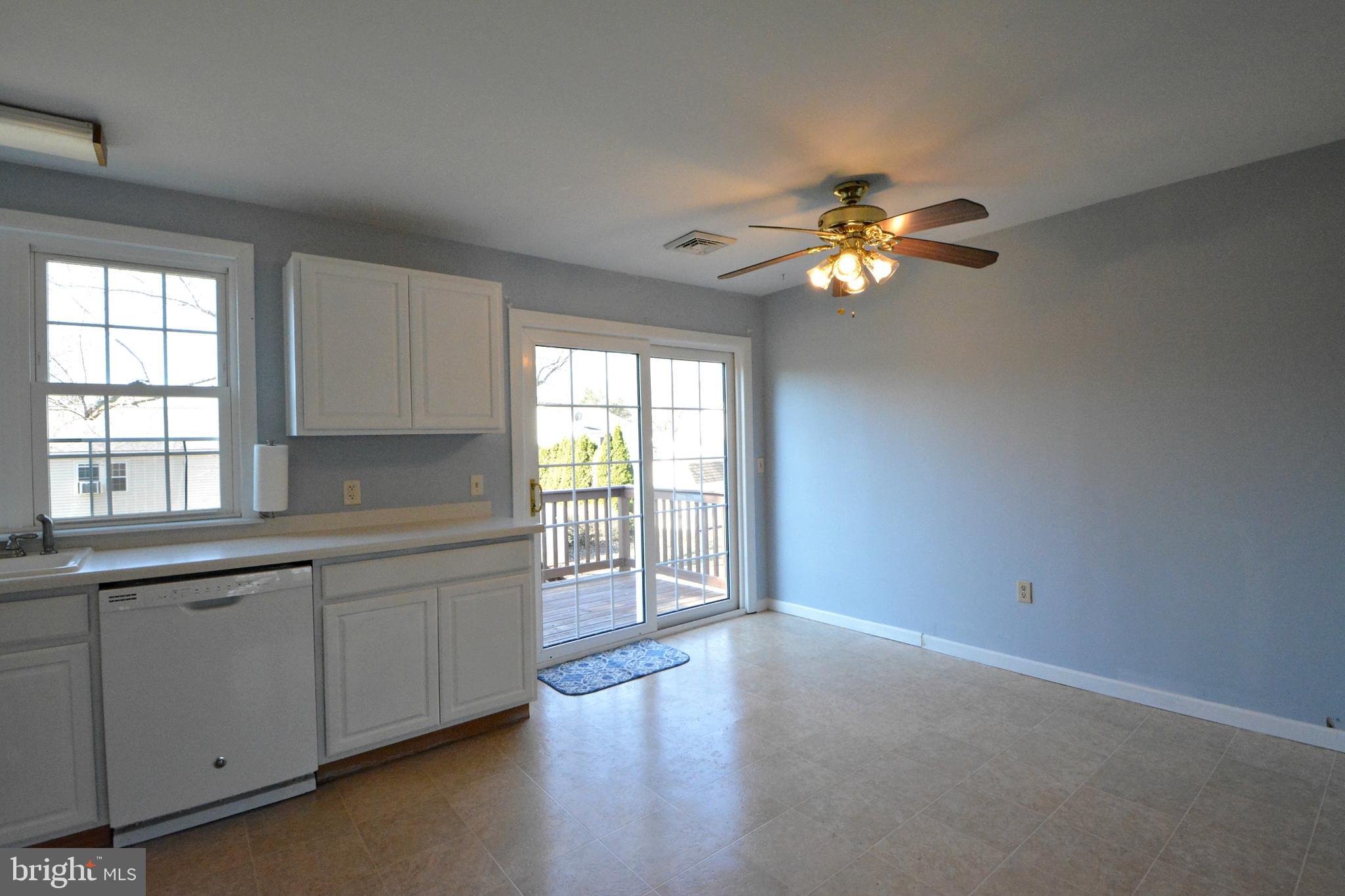 120 Pulte Road Lancaster, PA 17601 - Photo 5 of 25 Dining Area with access to deck