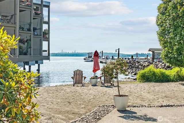 $585,000 | 65 Kirkland Avenue, Unit 202, Kirkland, WA 98033