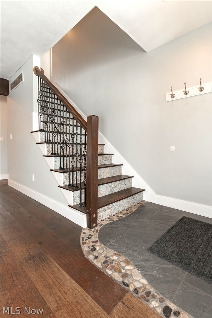 18919 Ravenna Road Chagrin Falls, OH 44023 - Photo 6 of 48 Stairway to the 2nd floor