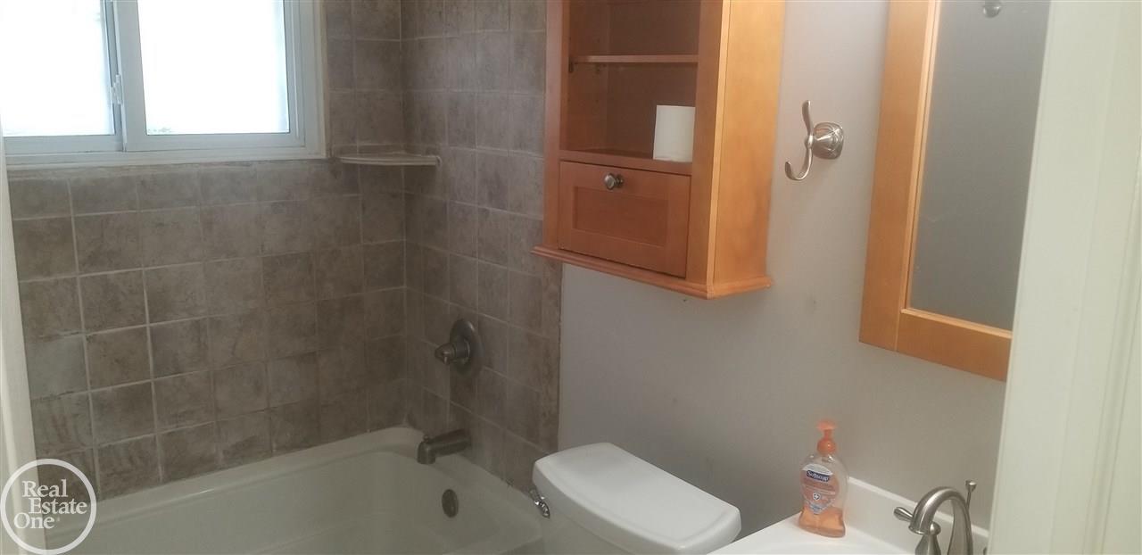 7887 Elizabeth Lake Road Waterford, MI 48327 - Photo 21 of 25