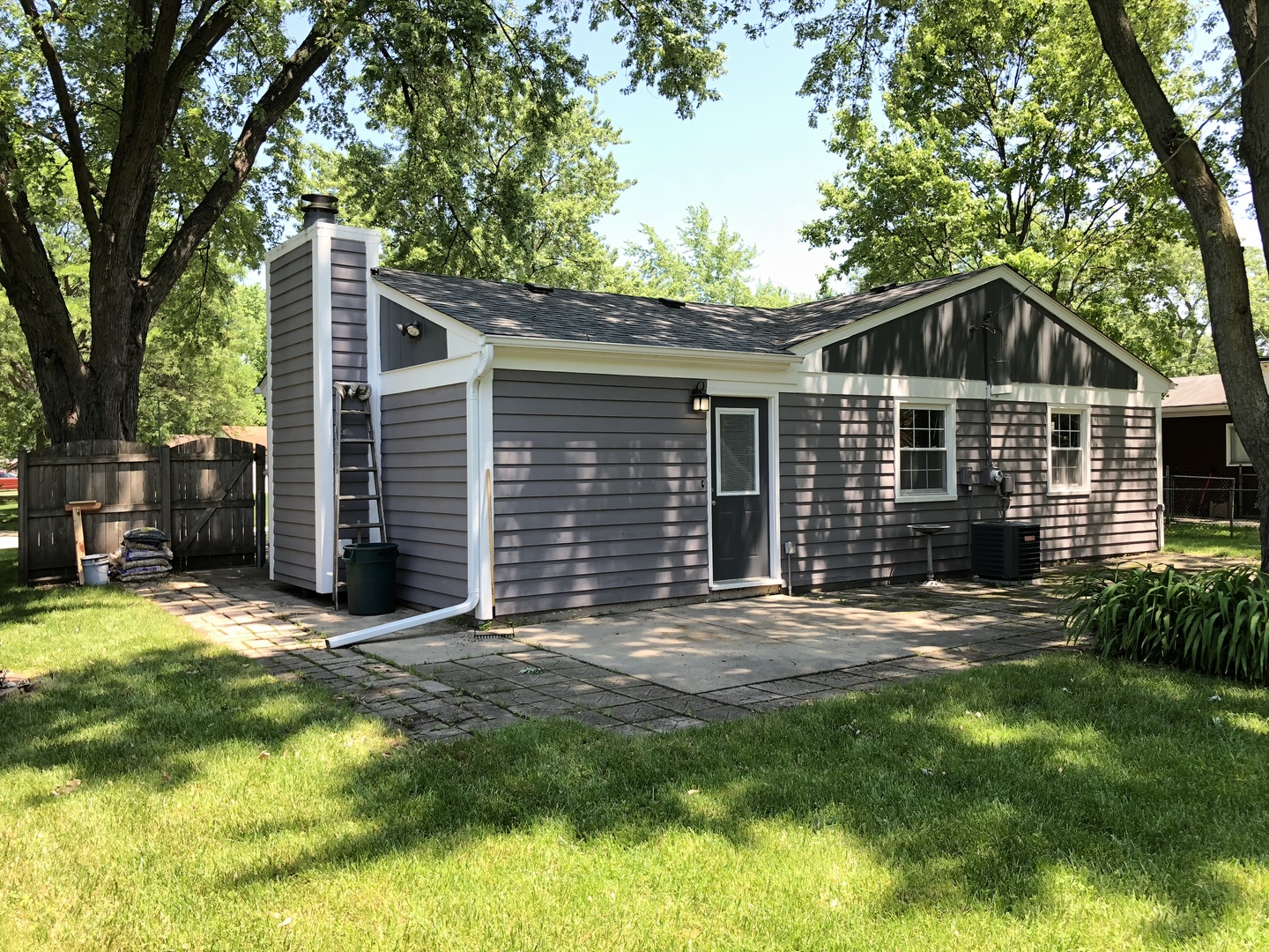 24 Pomeroy Road Montgomery, IL 60538 - Photo 29 of 29 a front view of a house with a garden