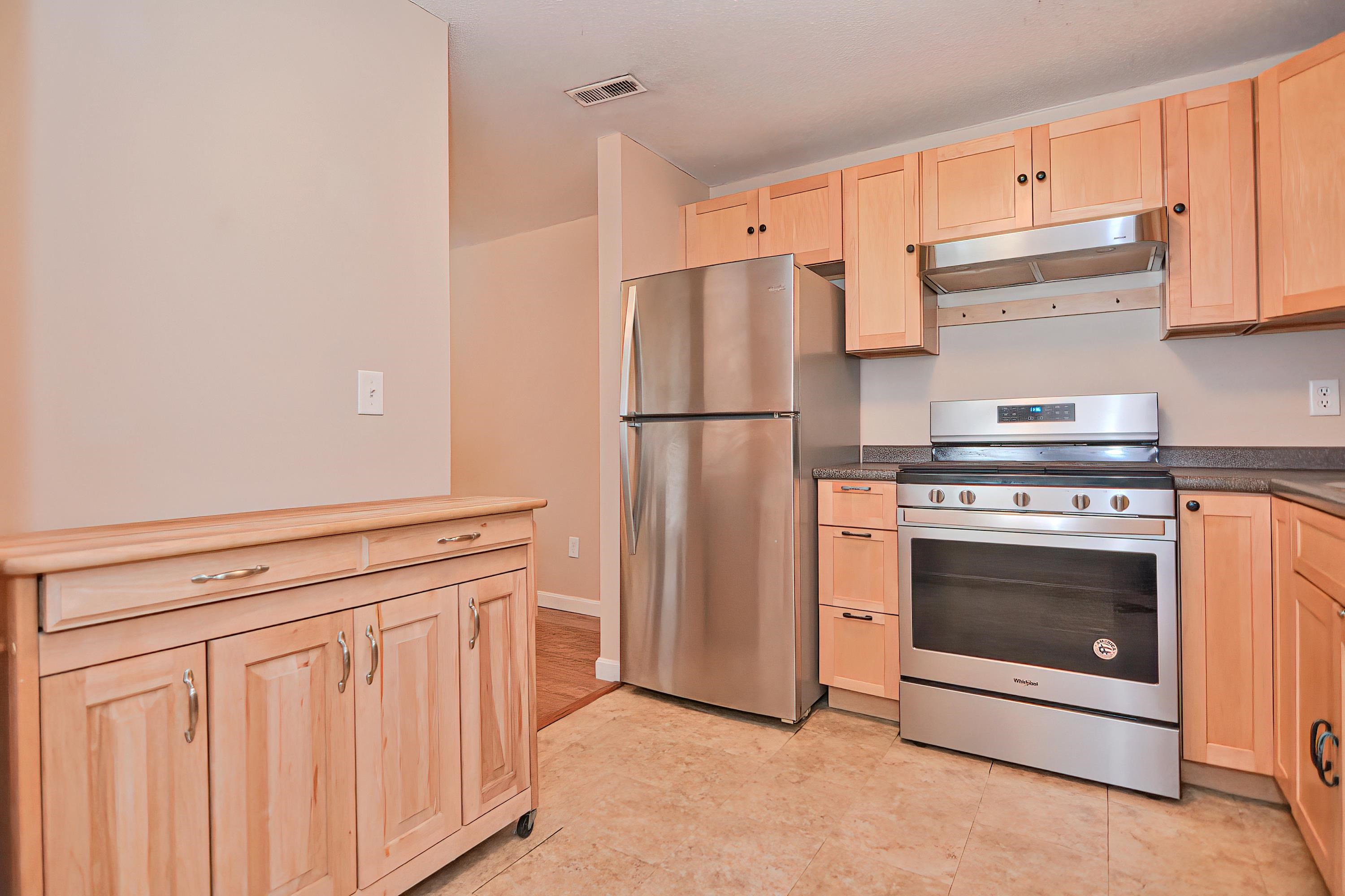6 Brookside Drive, Unit 6 Exeter, NH 03833 - Photo 1 of 29 Gallery Image 1