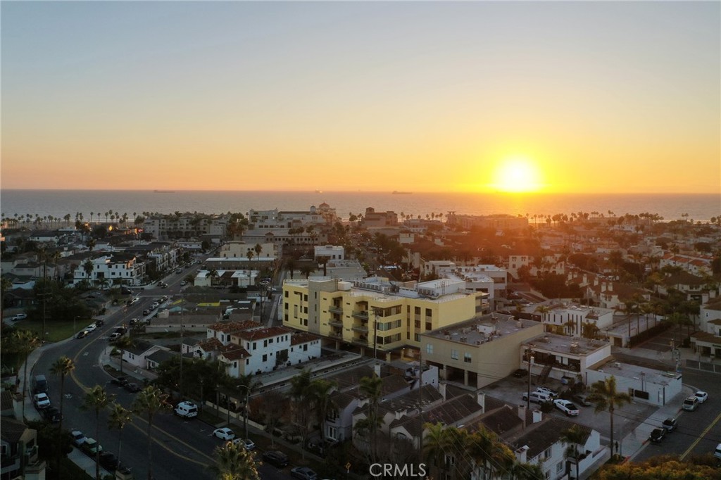 414 Main Street, Unit 410 Huntington Beach, CA 92648 - Photo 22 of 25 an aerial view of multiple house