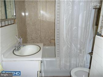 919 Kenmore Road Philadelphia, PA 19151 - Photo 9 of 12 Bathroom