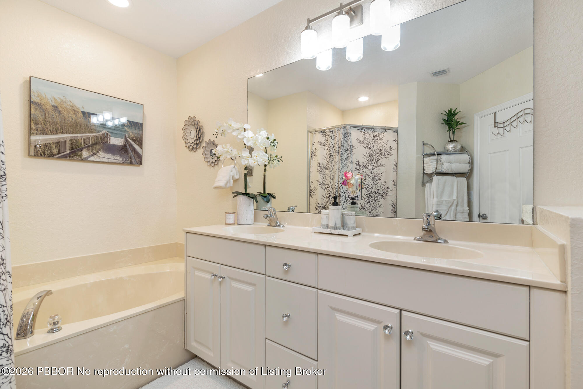 3725 Oleander Terrace, Unit 3725 Riviera Beach, FL 33404 - Photo 11 of 22 PrimaryBath2