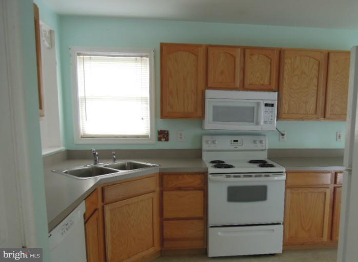 12 Hare Court Ranson, WV 25438 - Photo 2 of 24 Kitchen