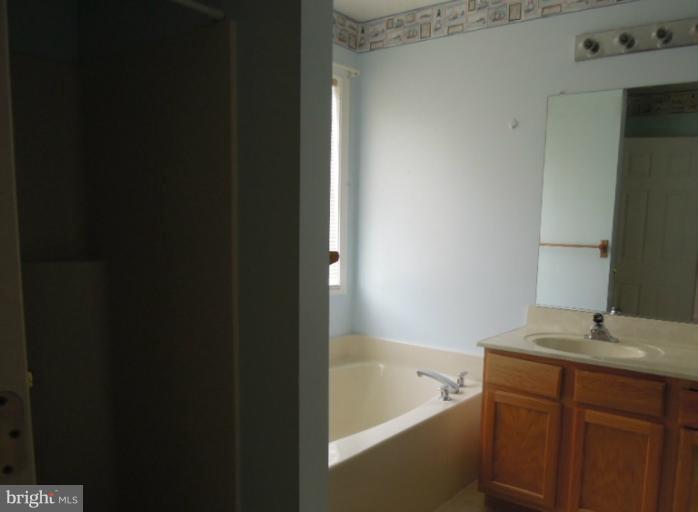 12 Hare Court Ranson, WV 25438 - Photo 15 of 24 Bath (Master)