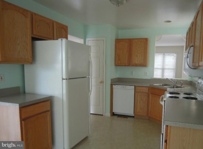 12 Hare Court Ranson, WV 25438 - Photo 19 of 24 Kitchen