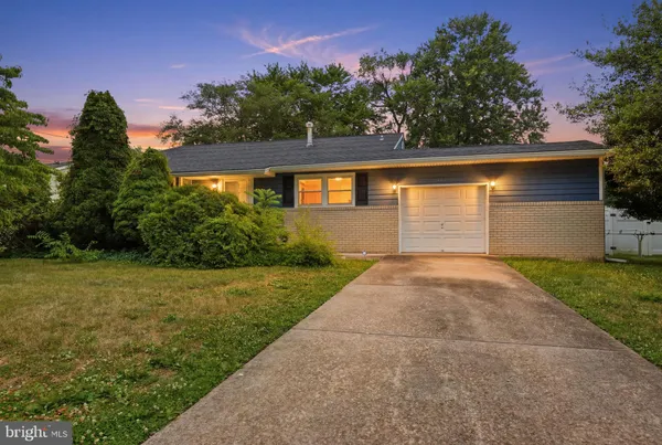 $350,000 | 646 Pasadena Drive, Magnolia, NJ 08049