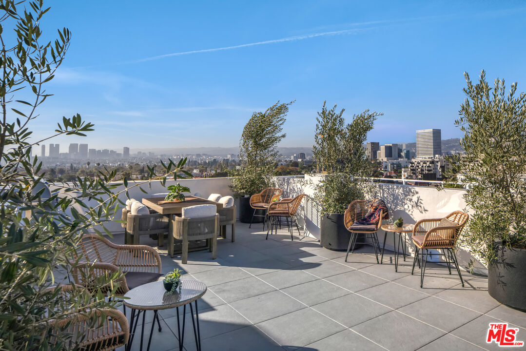 1110 South Spaulding Avenue, Unit 201 Los Angeles, CA 90019 - Photo 11 of 13 a view of a terrace with furniture