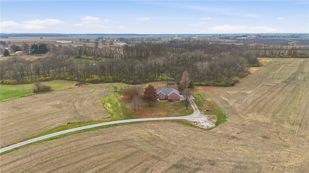 12511 Old State Road Charleston, IL 61920 - Photo 4 of 48