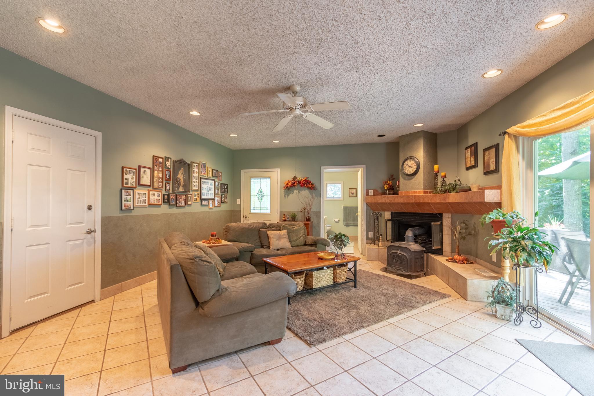3265 Hillegass Road Pennsburg, PA 18073 - Photo 5 of 35