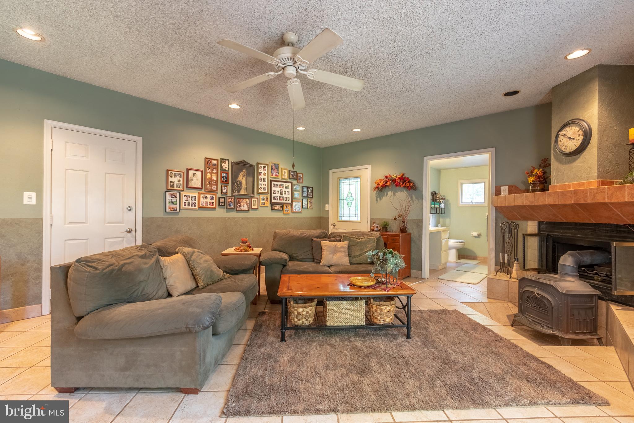 3265 Hillegass Road Pennsburg, PA 18073 - Photo 6 of 35