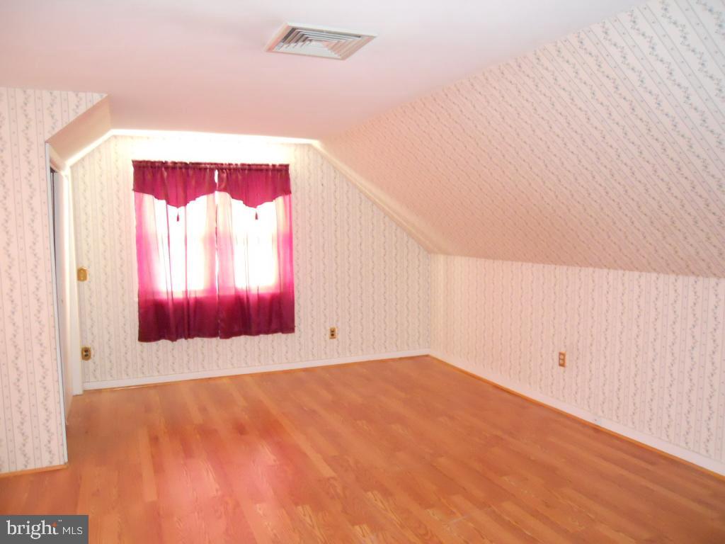 909 Brighton Avenue Reading, PA 19606 - Photo 27 of 35 a view of an empty room