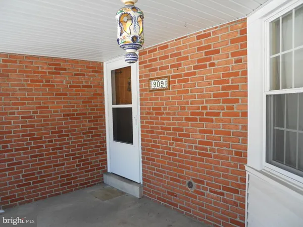 $319,900 | 909 Brighton Avenue, Reading, PA 19606