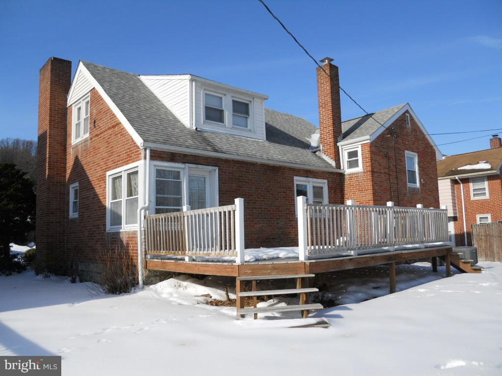 909 Brighton Avenue Reading, PA 19606 - Photo 7 of 35