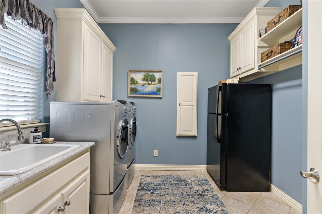 571 Hidden Lake Drive Powderly, TX 75473 - Photo 10 of 40 a bathroom with a sink and a washing machine