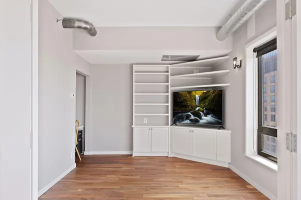 $335,000 | 168 6th Street East, Unit 2702, St. Paul, MN 55101