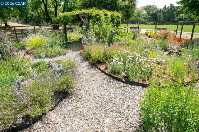 $979,000 | 183 Miramonte Drive, Moraga, CA 94556