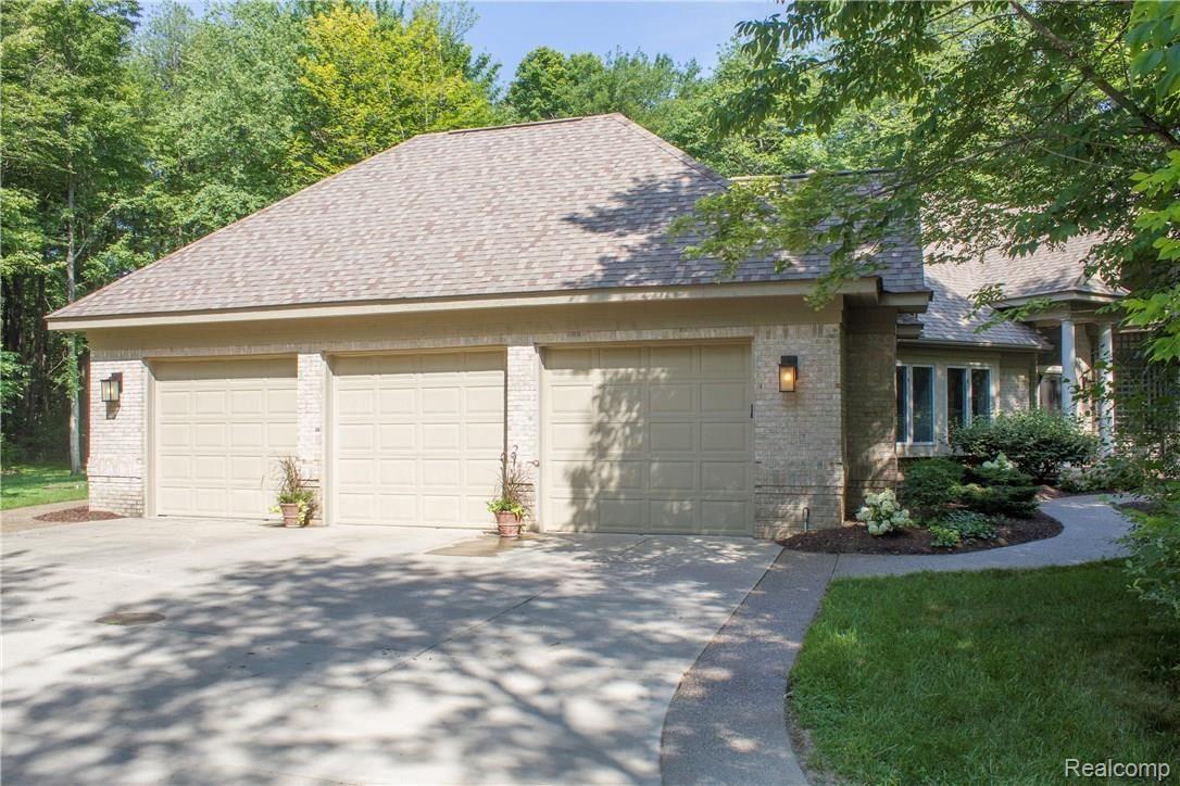9865 Allen Road Clarkston, MI 48348 - Photo 38 of 38 Enormous 3 Car Garage