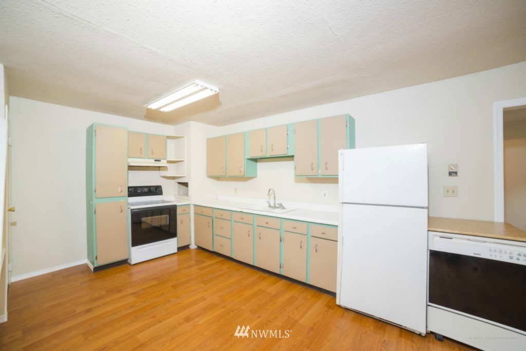 3316 Rucker Avenue Everett, WA 98201 - Photo 2 of 18