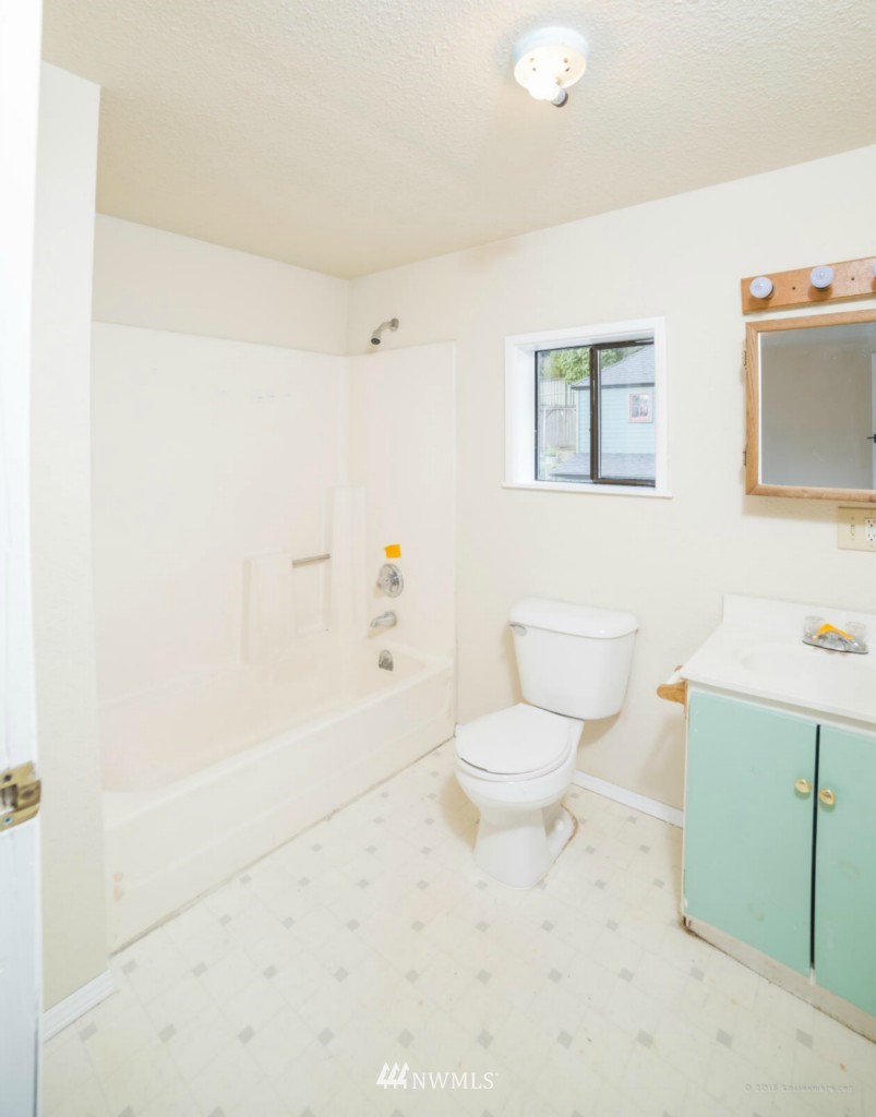 3316 Rucker Avenue Everett, WA 98201 - Photo 12 of 18