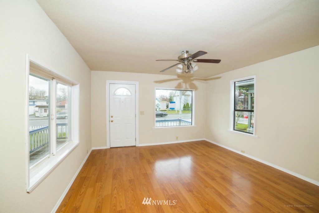 3316 Rucker Avenue Everett, WA 98201 - Photo 4 of 18