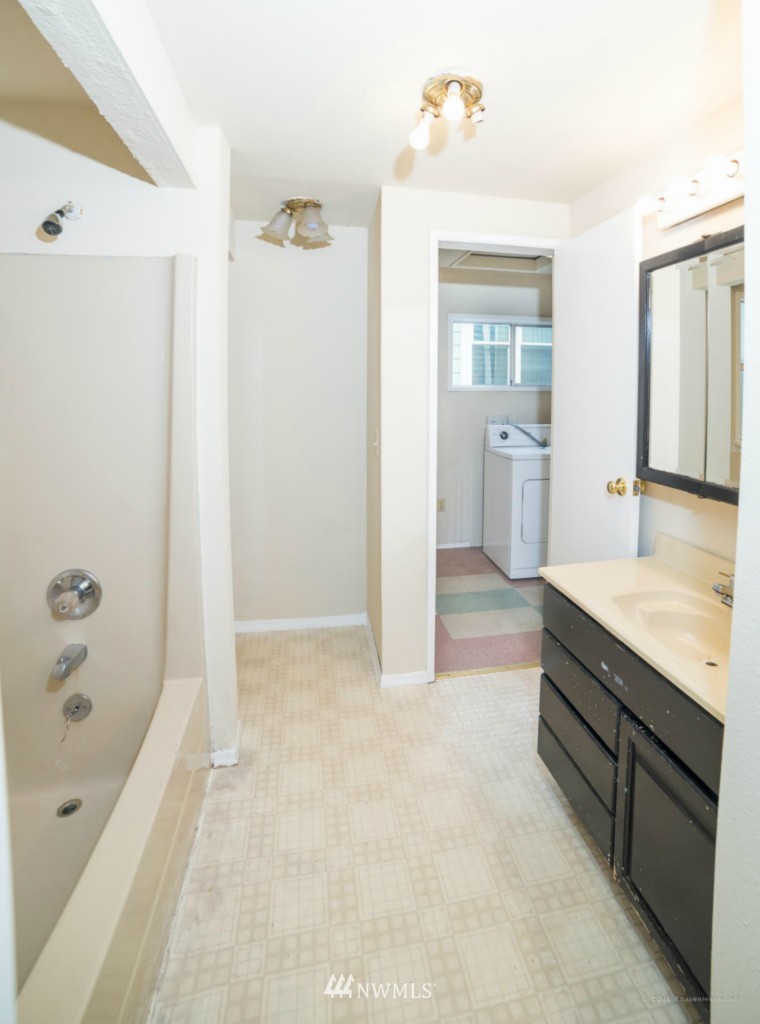 3316 Rucker Avenue Everett, WA 98201 - Photo 7 of 18