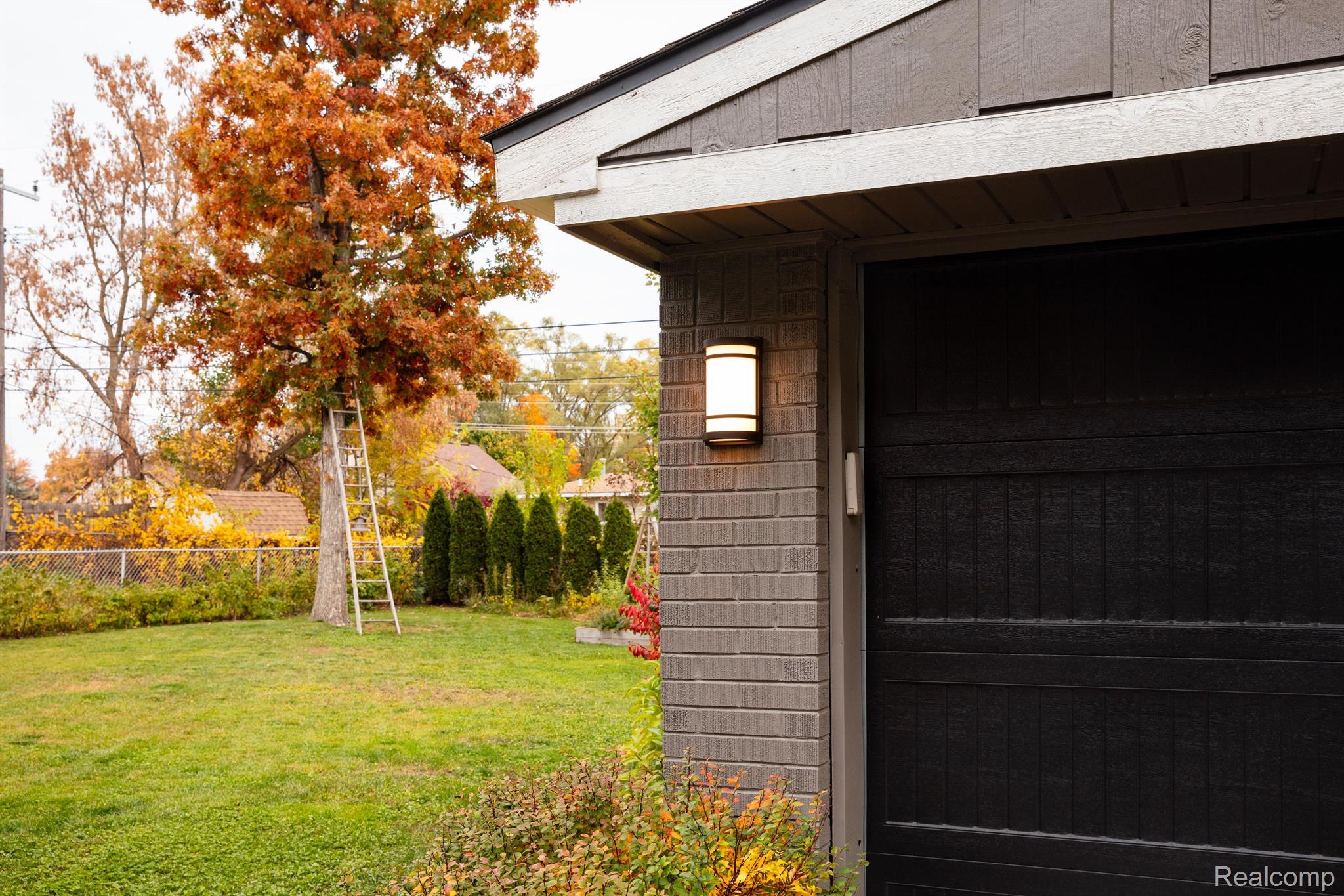 2705 Hessel Avenue Rochester, MI 48307 - Photo 29 of 38 Gallery Image 29