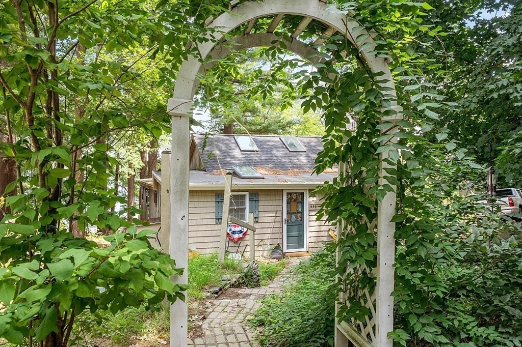 659 Reservoir Road Lunenburg, MA 01462 - Photo 3 of 41 a front view of a house with a tree
