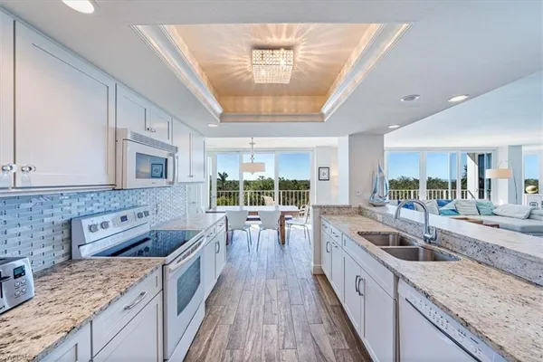 $14,500 | 6361 Pelican Bay Boulevard, Unit 305, Naples, FL 34108