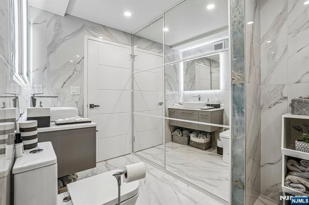 1055 River Road, Unit 408 Edgewater, NJ 07020 - Photo 20 of 34