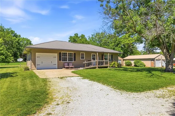 $235,000 | 4 Skyline Drive, Adrian, MO 64720