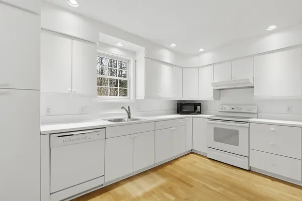 $529,900 | 30 Meadow Lane, Unit 8, Freeport, ME 04032