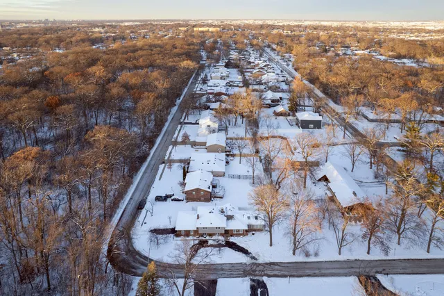 $585,000 | 329 Montclare Lane, Wood Dale, IL 60191