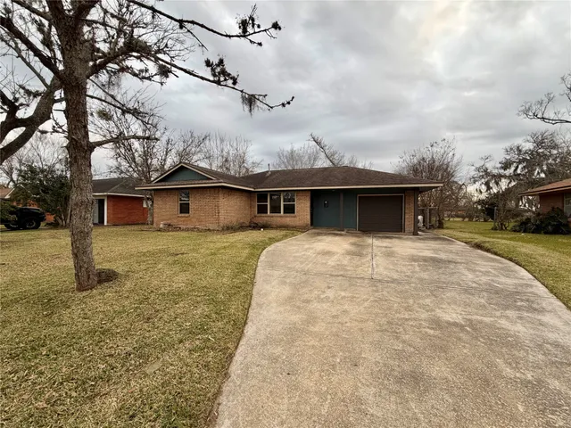 $184,000 | 104 Mimosa Street, Lake Jackson, TX 77566