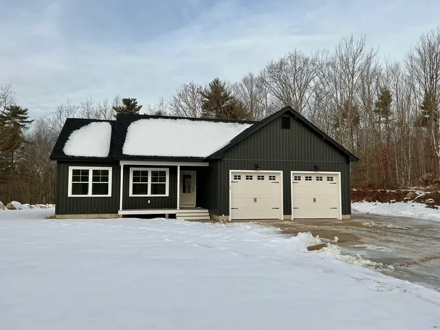 $525,000 | 17 Murray Drive, Raymond, ME 04071