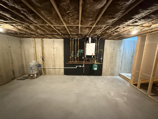 $525,000 | 17 Murray Drive, Raymond, ME 04071