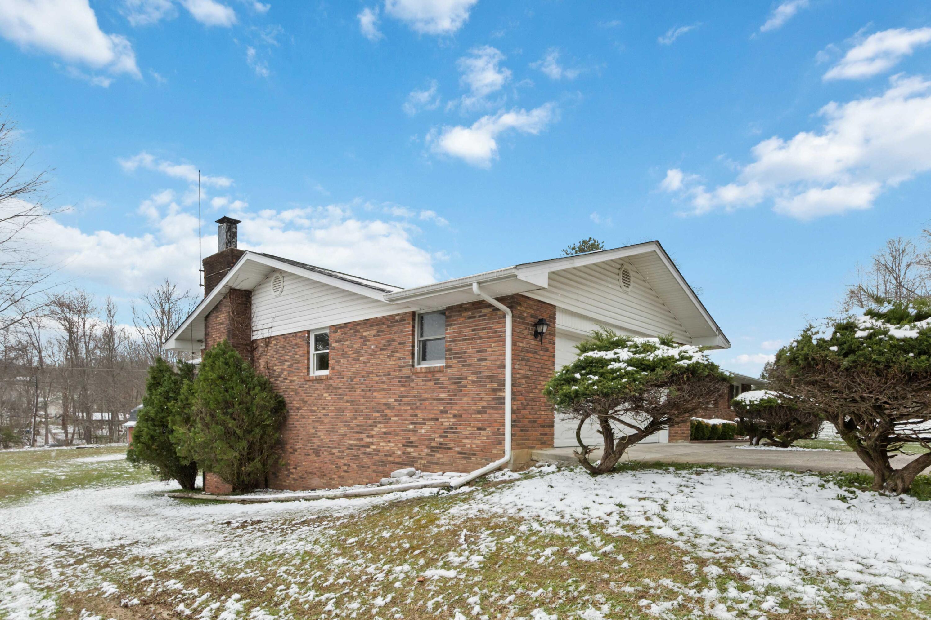 1388 Oak Ridge Road Corbin, KY 40701 - Photo 3 of 59 001