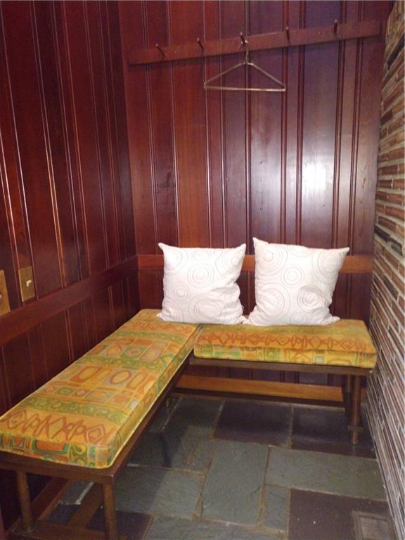 117 Lamar Road Pittsburgh, PA 15241 - Photo 3 of 25 ENTRY WITH CUSTOM CUSHIONED BENCHES