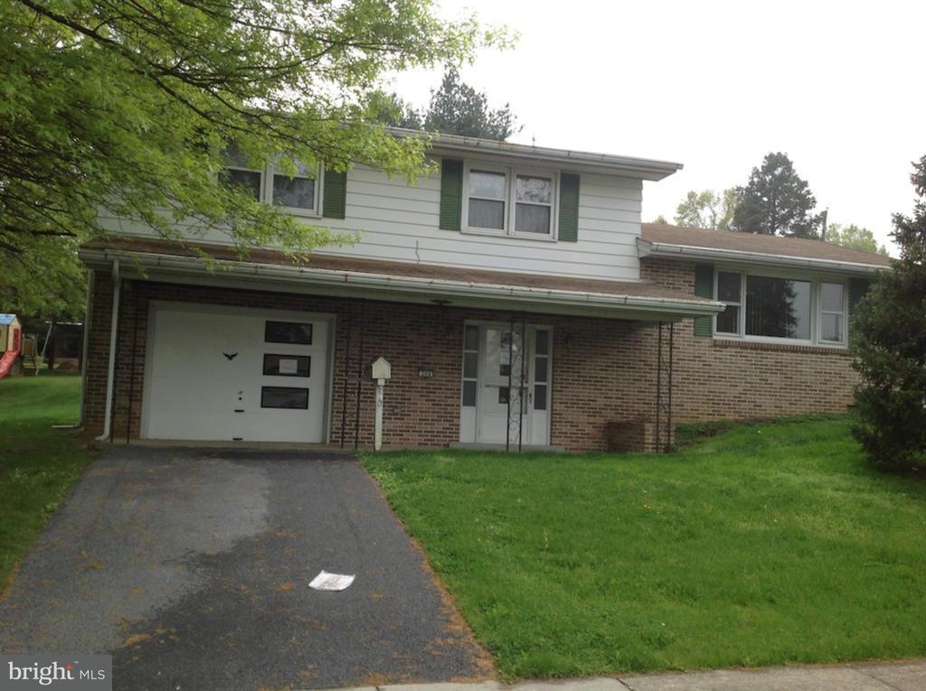 208 Swarthmore Drive Lititz, PA 17543 - Photo 1 of 18 Gallery Image 1